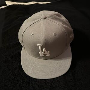 Men’s gray New Era fitted hat, size 7 5/8